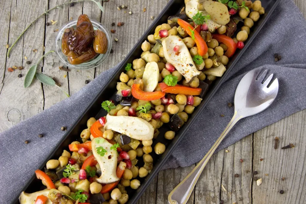 Salat mit Kichererbsen schön angerichtet